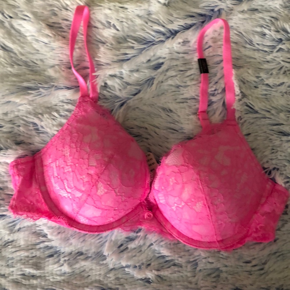 -NWT- Victoria Secret 34B Push-up Bra🌸💕